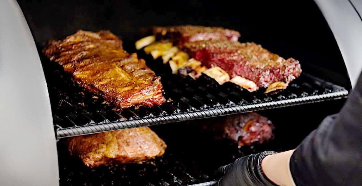 Ribs und Brisket aus dem Smoker