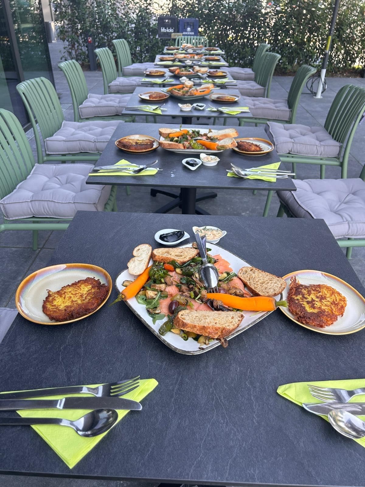 Eingedeckte Tafel