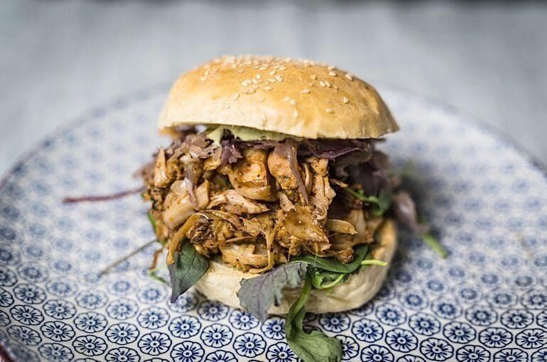 Jackfruit-Burger, rein pflanzlich